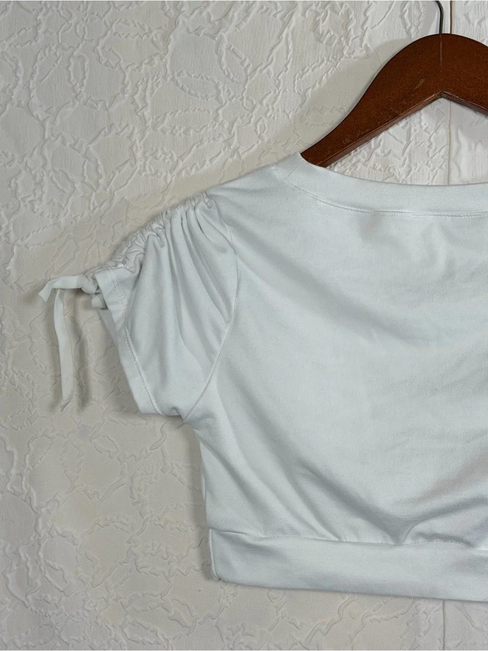 Mono B White Cropped Tie Sleeve Athletic Workout Top Sz L - Picture 8 of 10